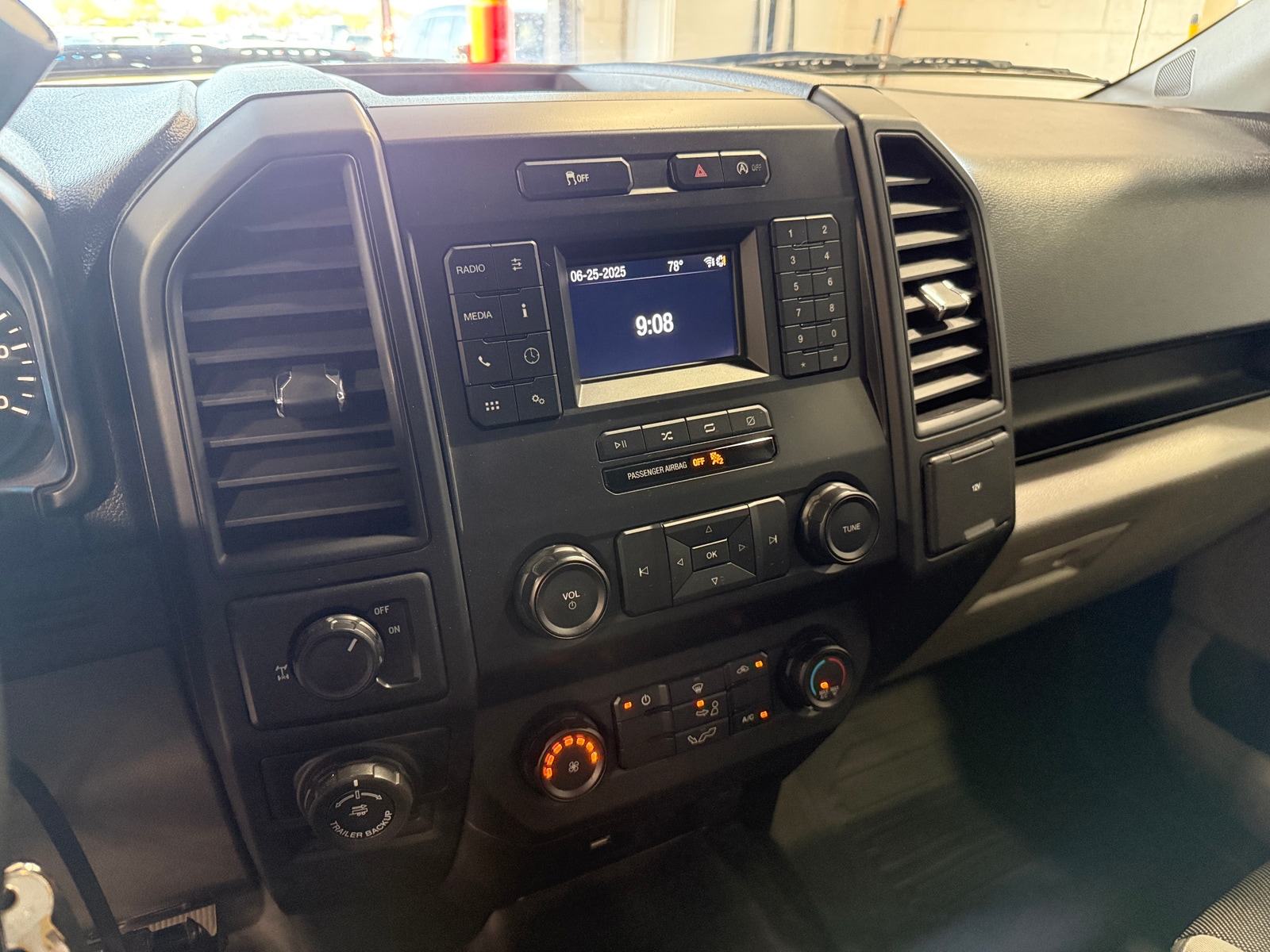 Thumbnail: 2020 Ford Econoline - 4