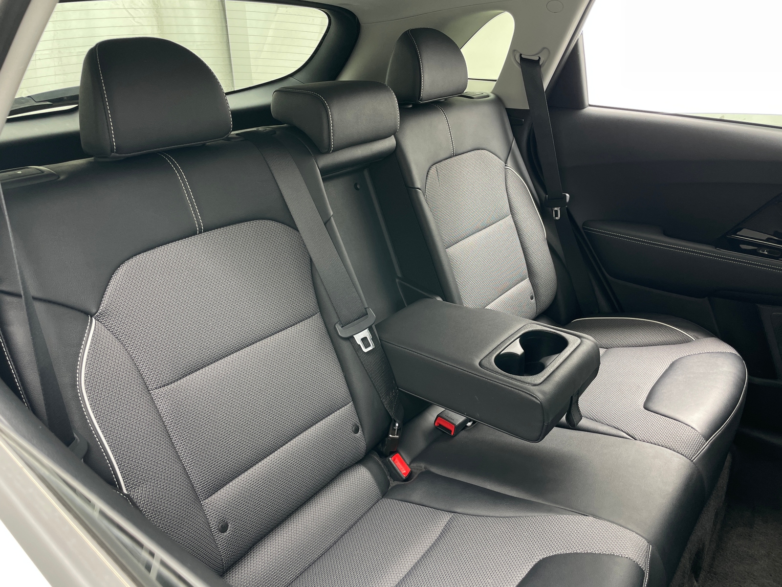 Thumbnail: 2022 Kia Niro - 6