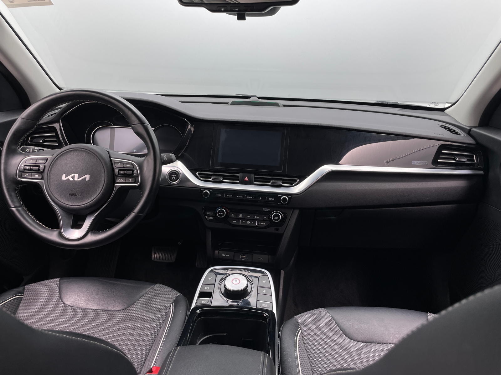 Thumbnail: 2022 Kia Niro - 3