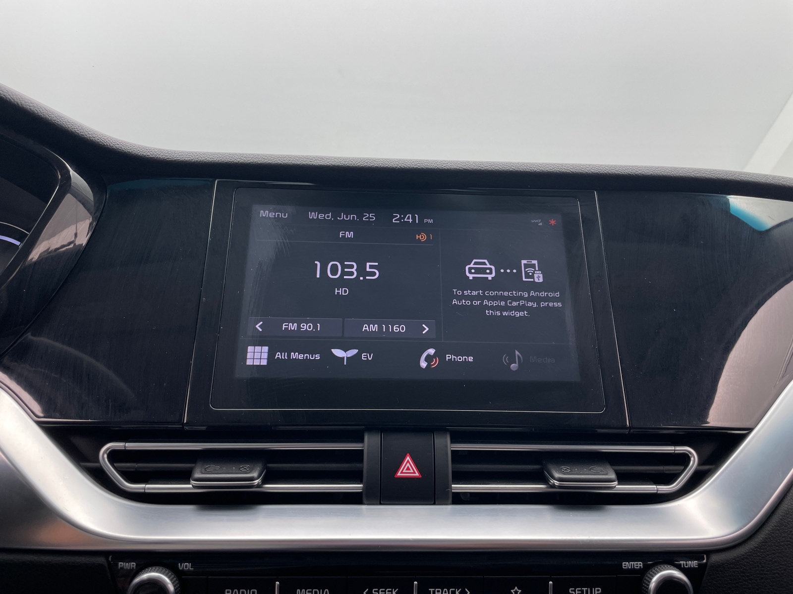 Thumbnail: 2022 Kia Niro - 4