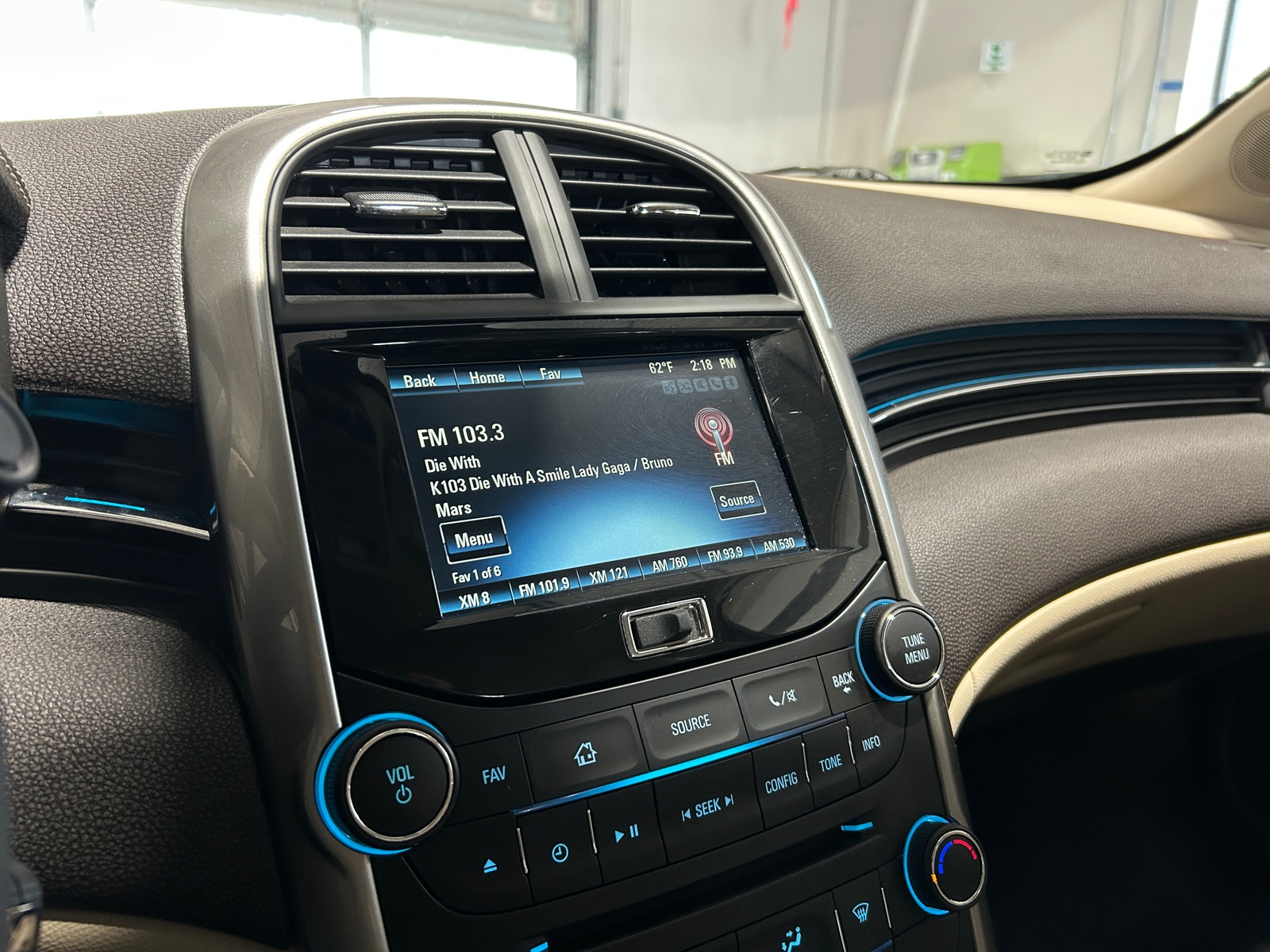 Thumbnail: 2015 Chevrolet Malibu - 3