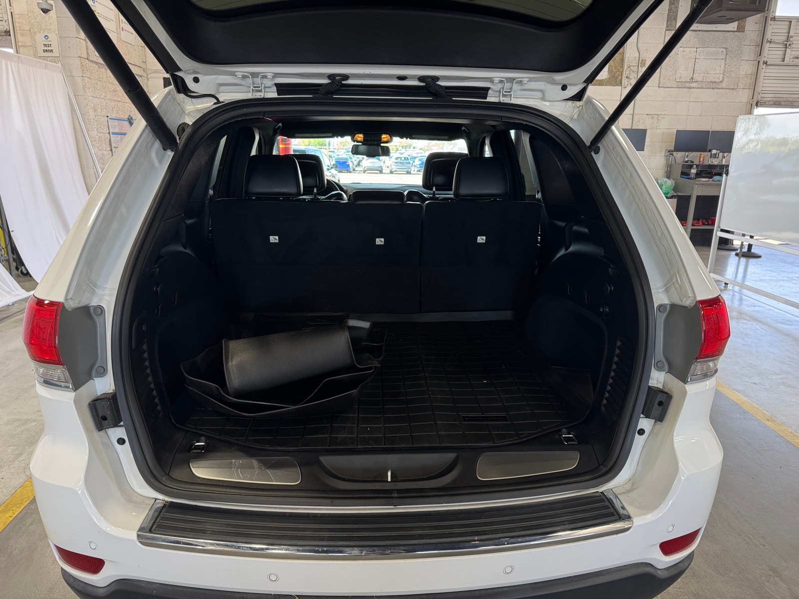Thumbnail: 2015 Jeep Grand Cherokee - 6