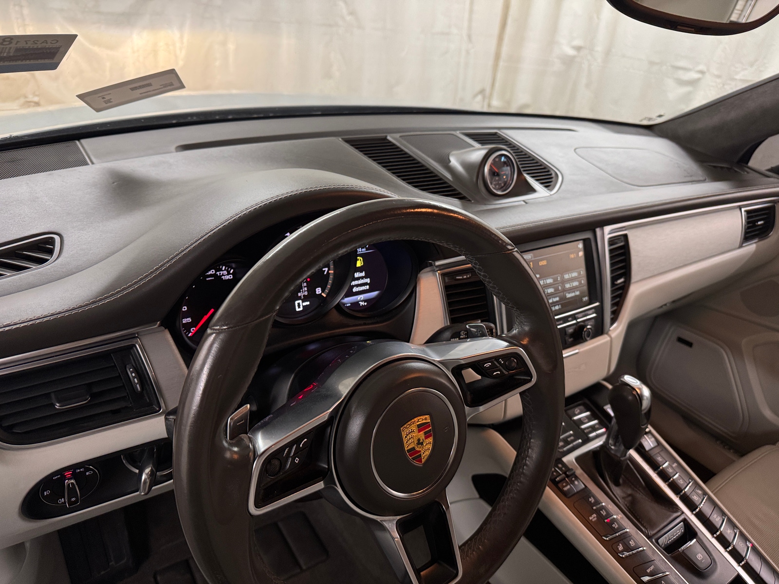 Thumbnail: 2016 Porsche Macan - 2