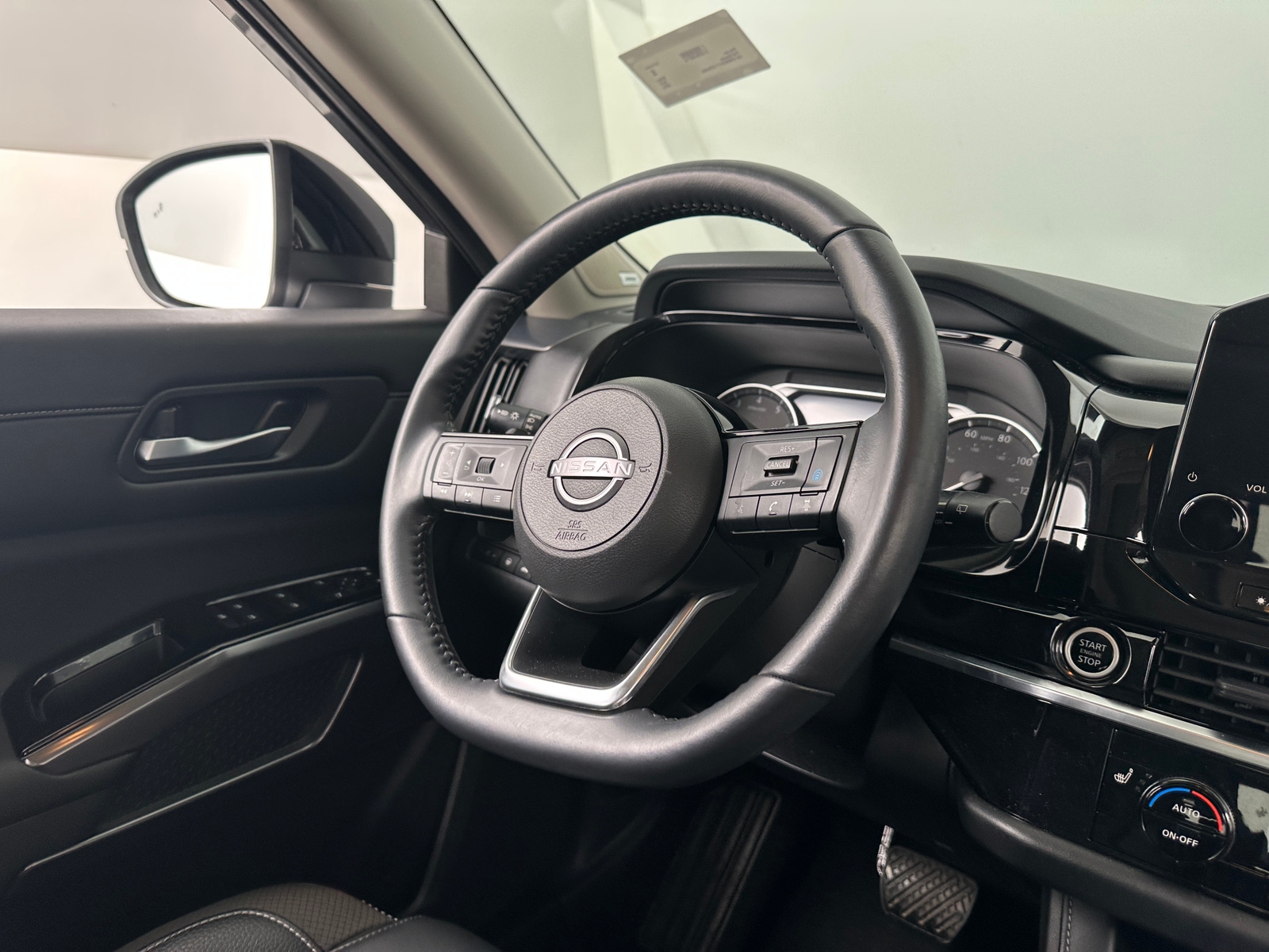 Thumbnail: 2023 Nissan Pathfinder - 4