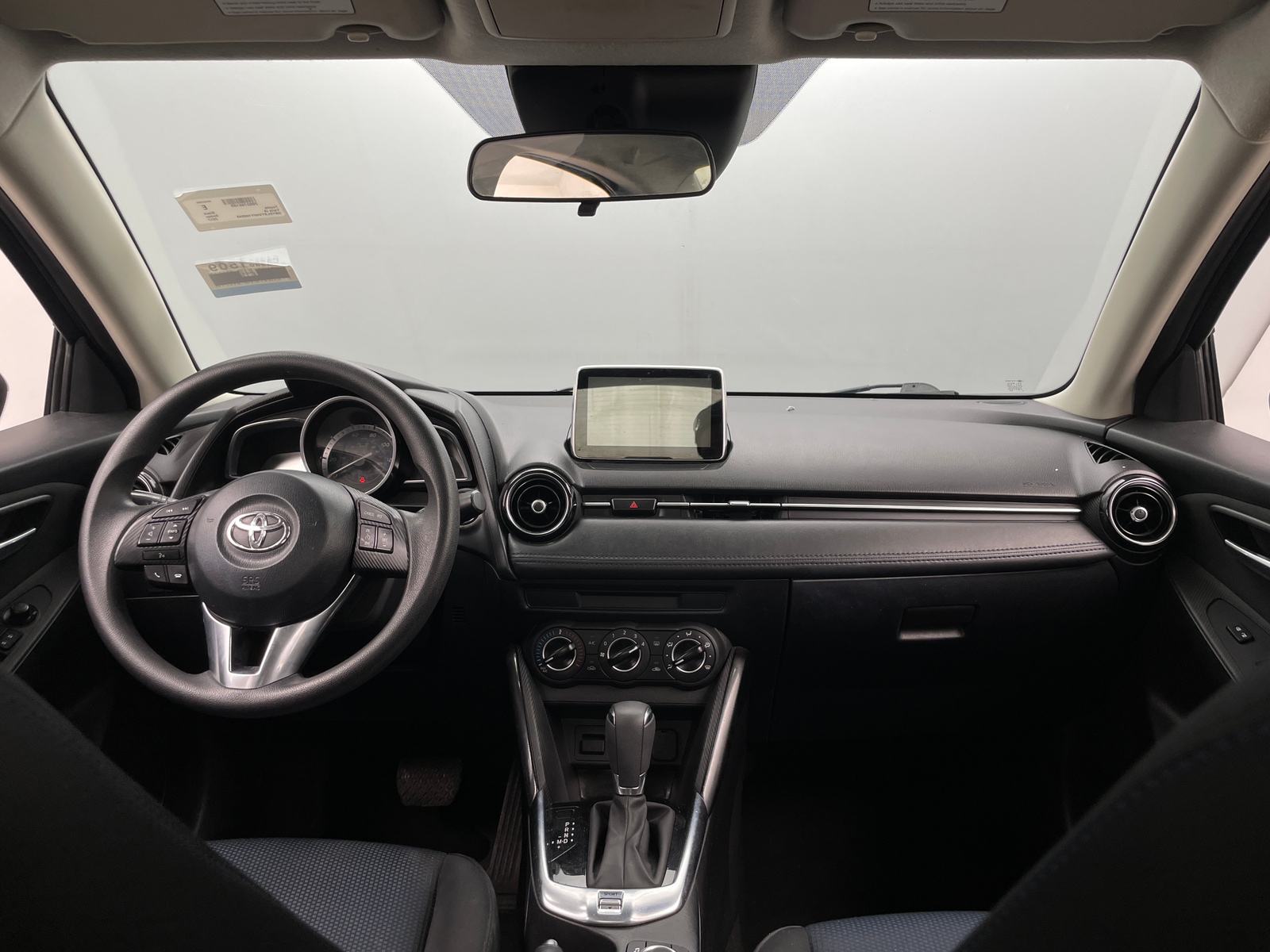 Thumbnail: 2017 Toyota Yaris iA - 3