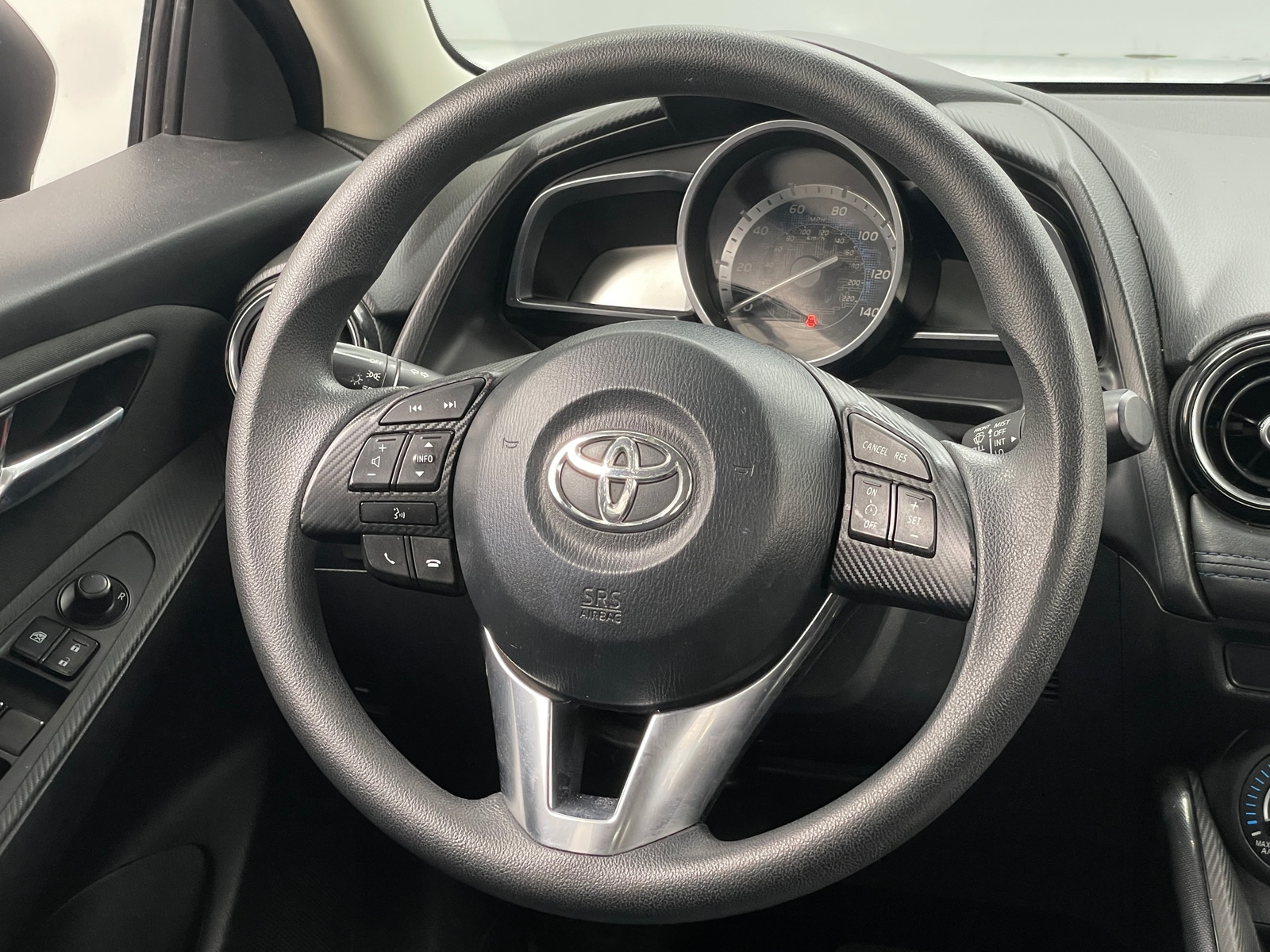 Thumbnail: 2017 Toyota Yaris iA - 5