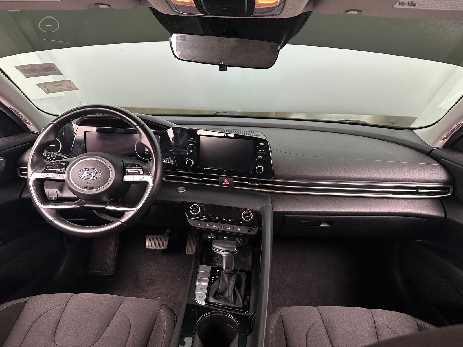 Thumbnail: 2022 Hyundai Elantra - 3