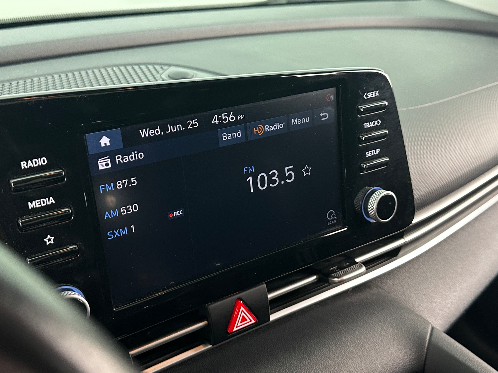 Thumbnail: 2022 Hyundai Elantra - 4