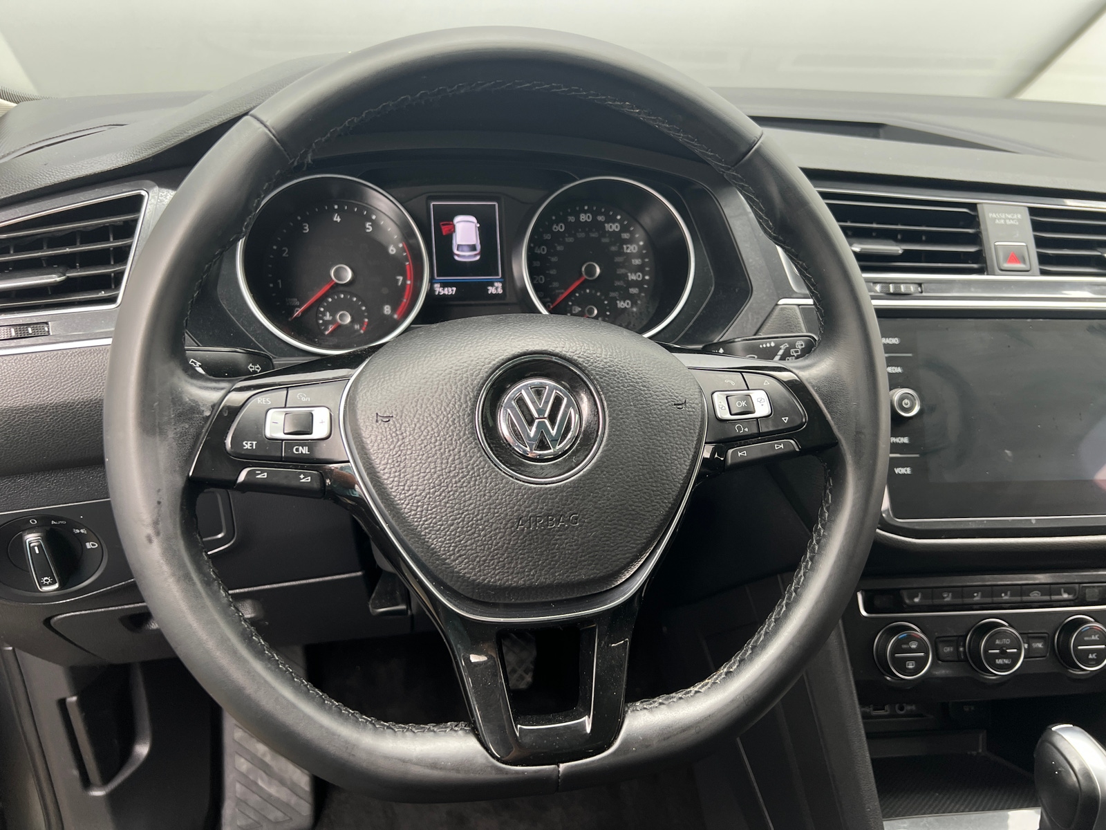 Thumbnail: 2018 Volkswagen Tiguan - 4