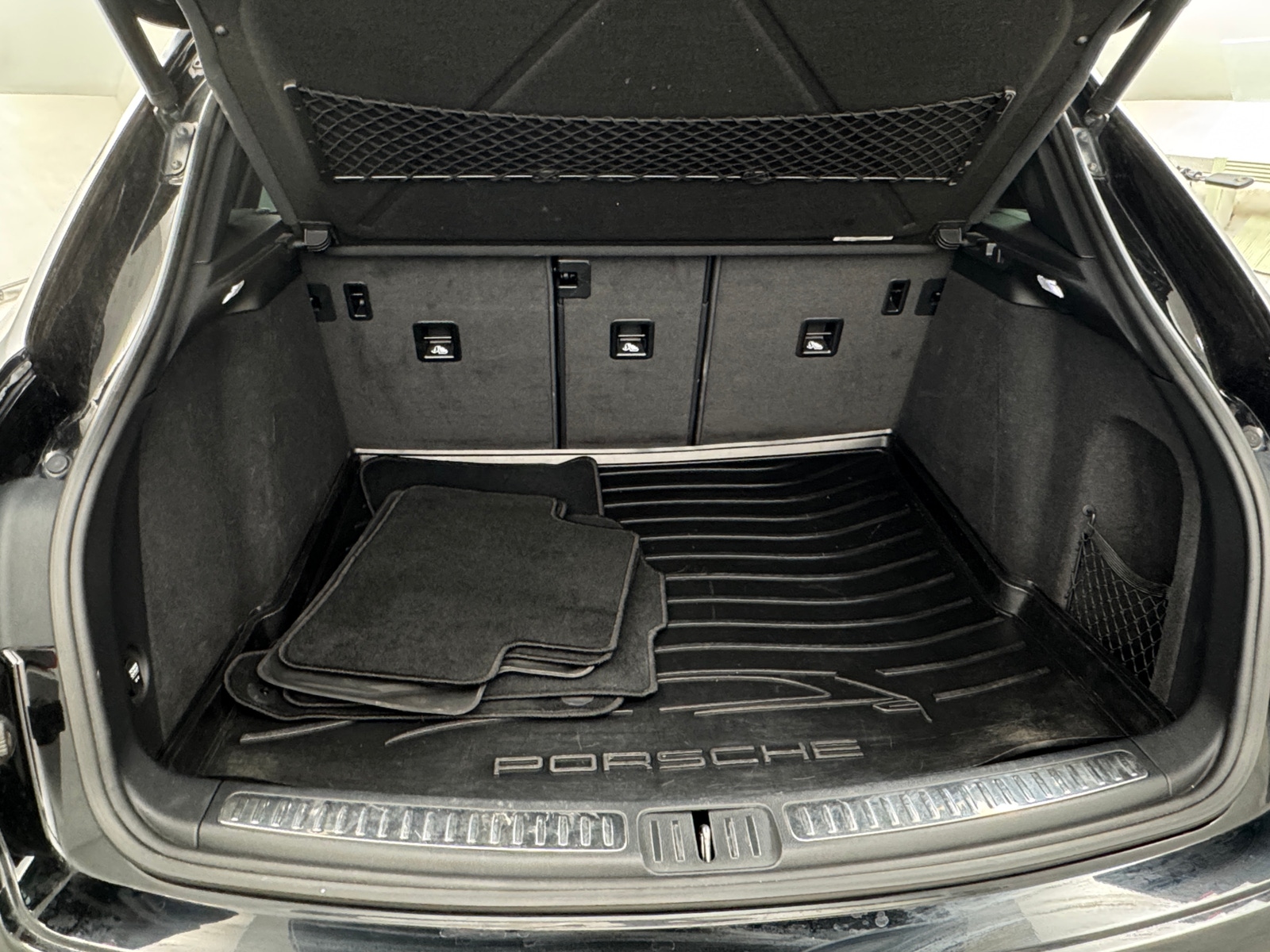 Thumbnail: 2018 Porsche Macan - 6