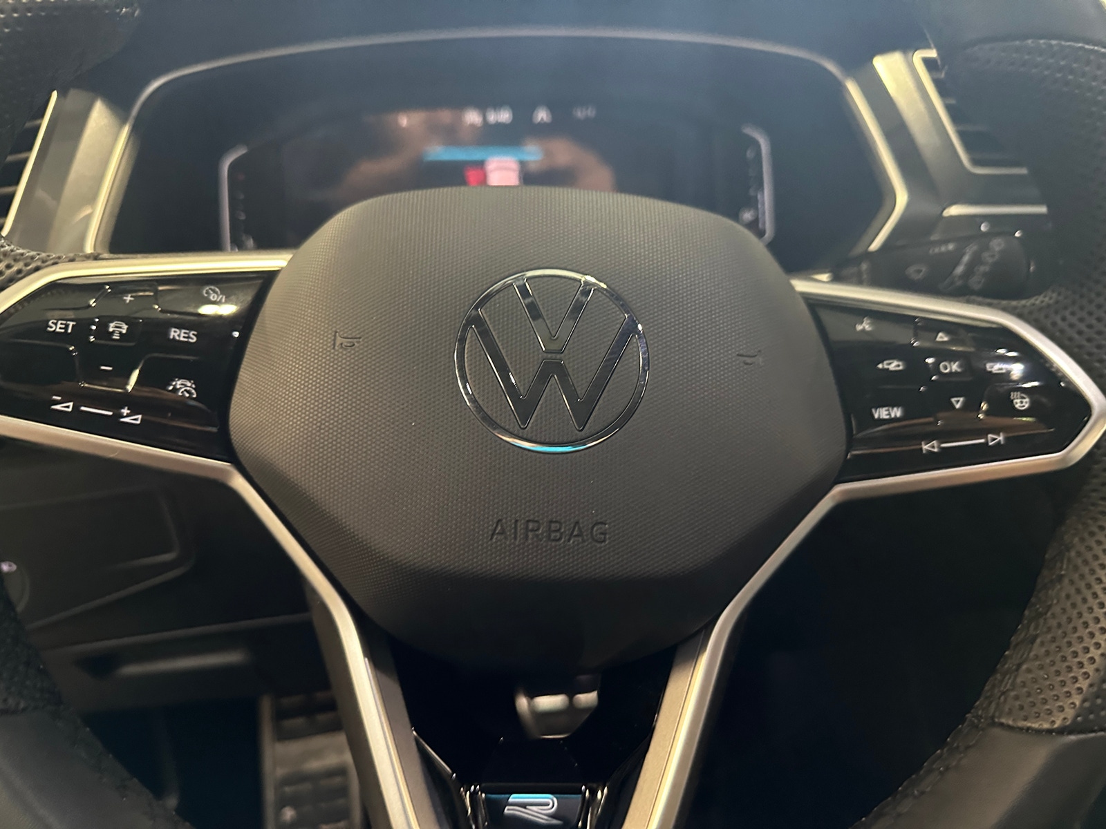 Thumbnail: 2024 Volkswagen Tiguan - 3
