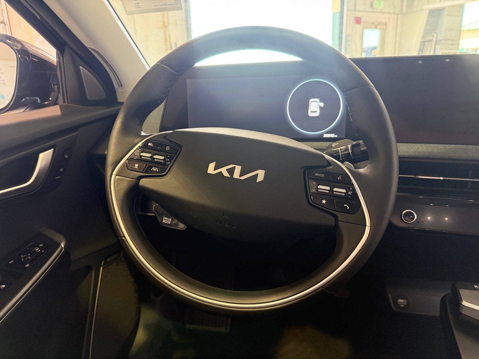 Thumbnail: 2023 Kia EV6 - 4