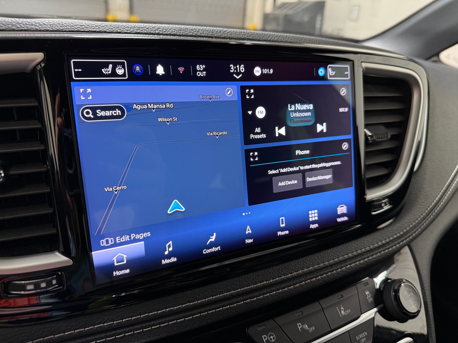 Thumbnail: 2022 Chrysler Pacifica - 3