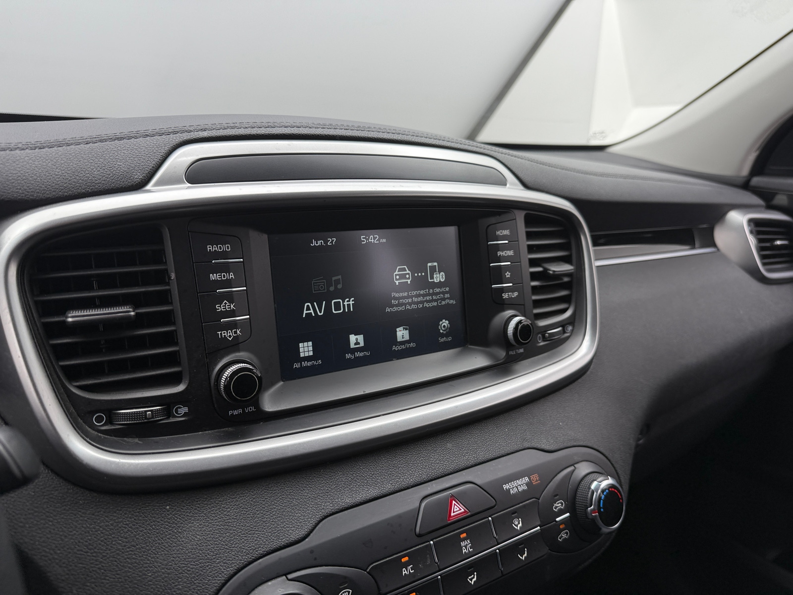 Thumbnail: 2019 Kia Sorento - 4