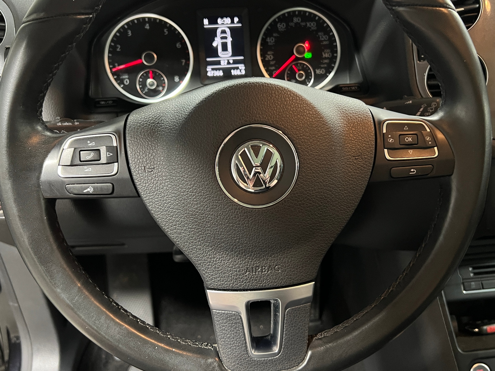 Thumbnail: 2017 Volkswagen Tiguan - 4