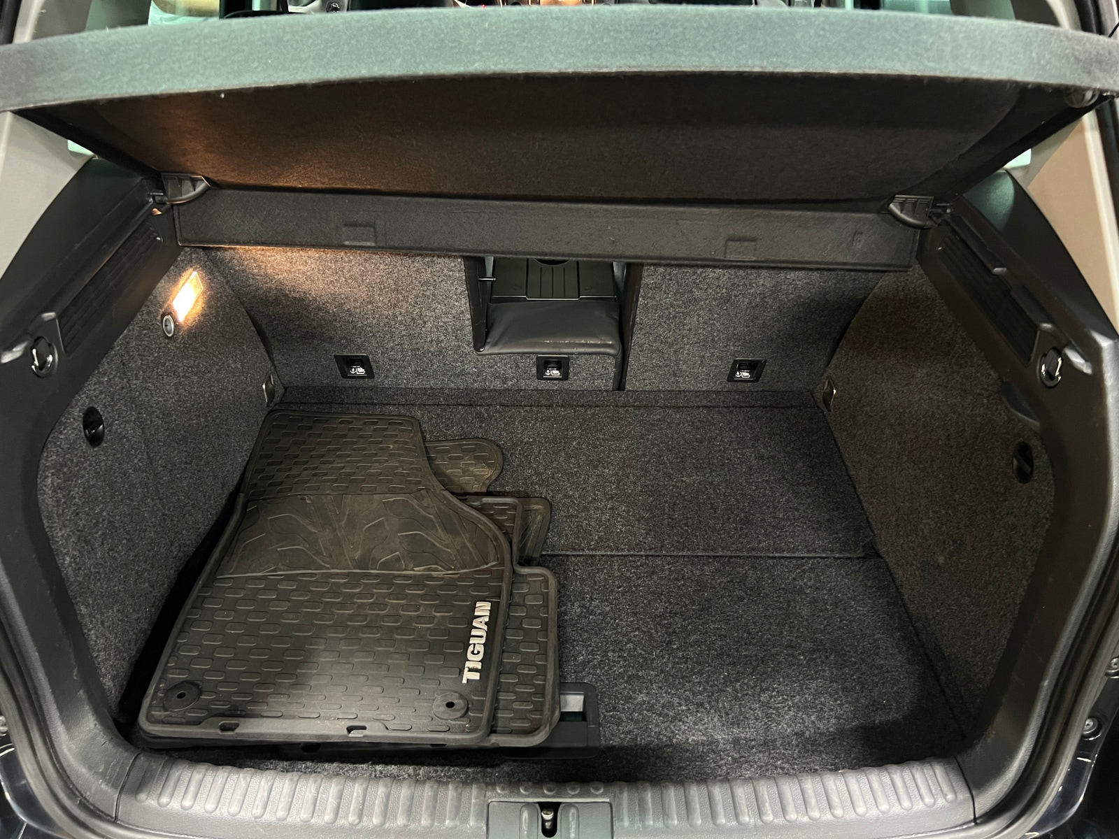 Thumbnail: 2017 Volkswagen Tiguan - 6