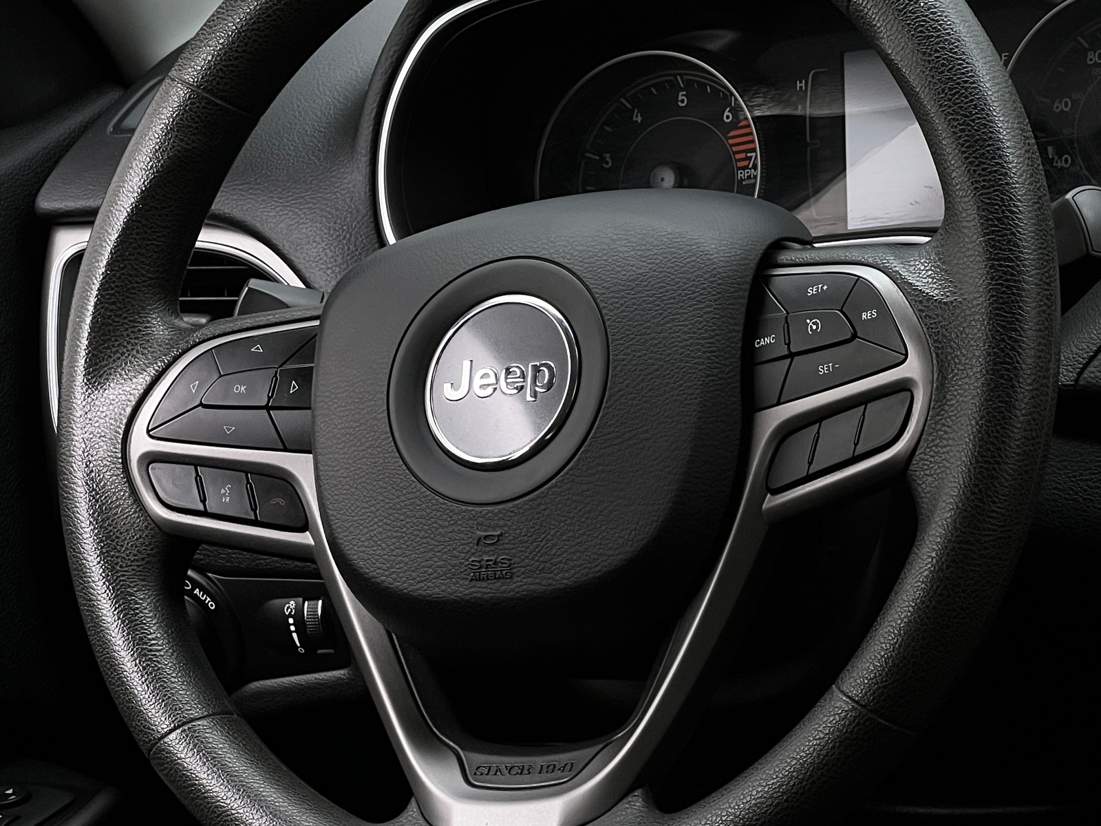 Thumbnail: 2020 Jeep Cherokee - 5