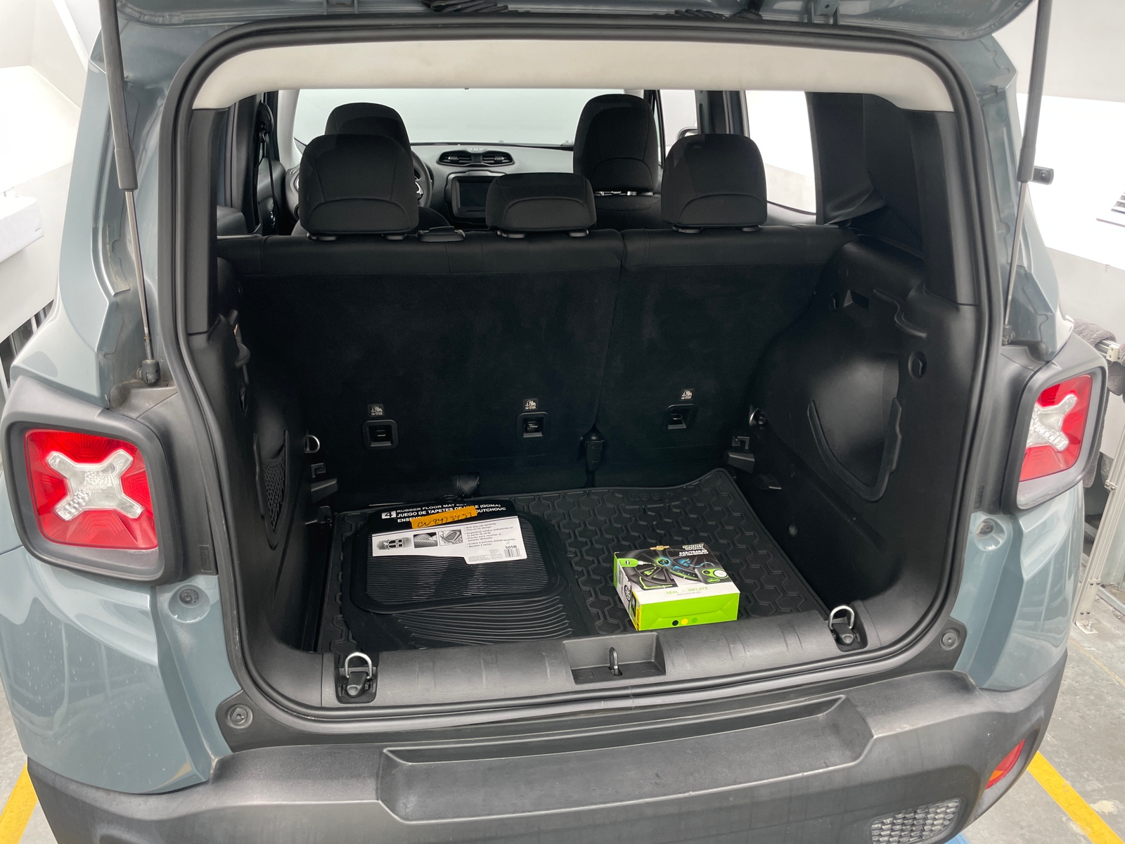Thumbnail: 2018 Jeep Renegade - 7