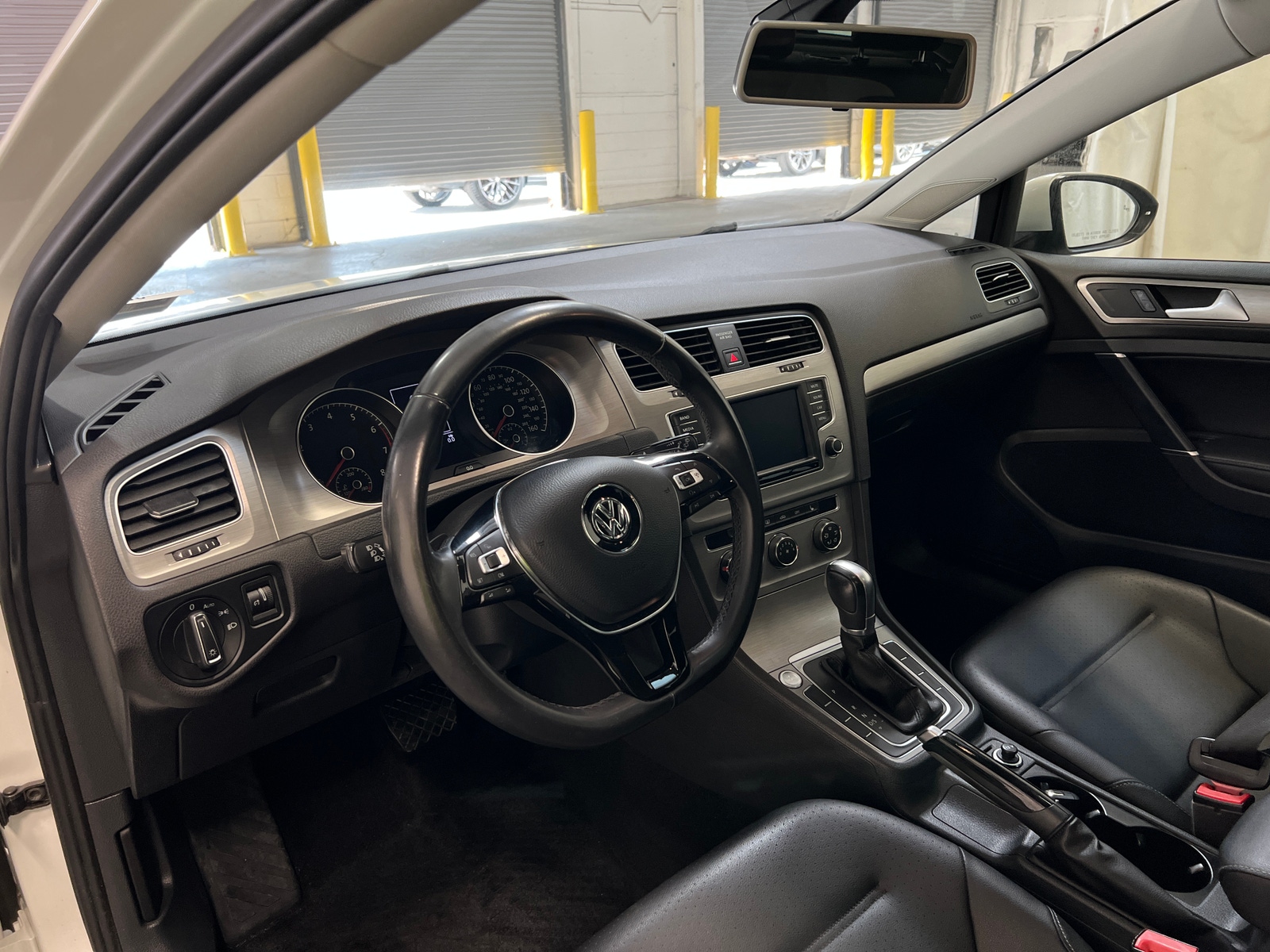 Thumbnail: 2017 Volkswagen Golf - 3