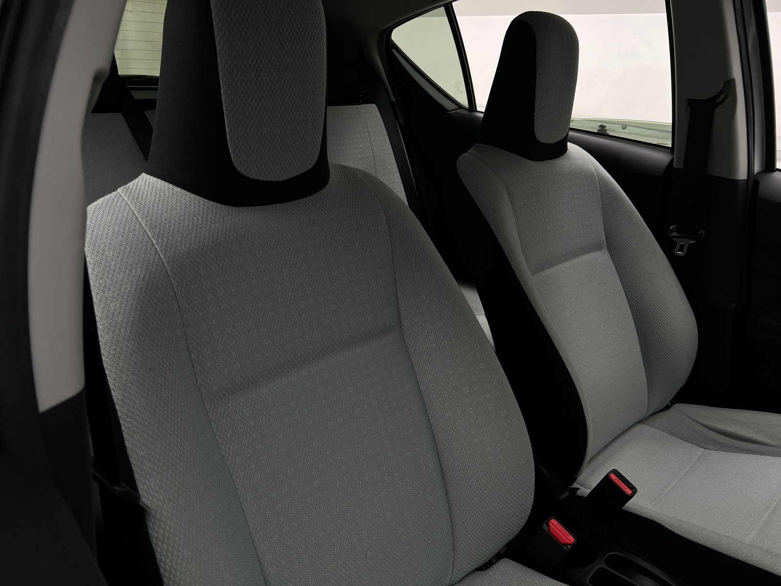 Thumbnail: 2017 Toyota Prius c - 2