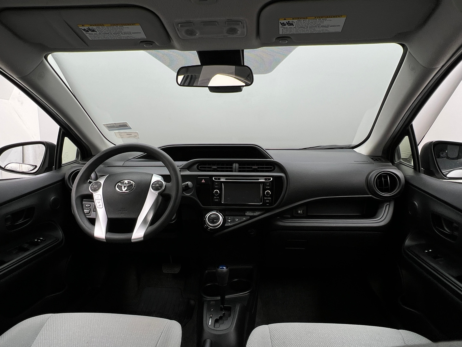 Thumbnail: 2017 Toyota Prius c - 3