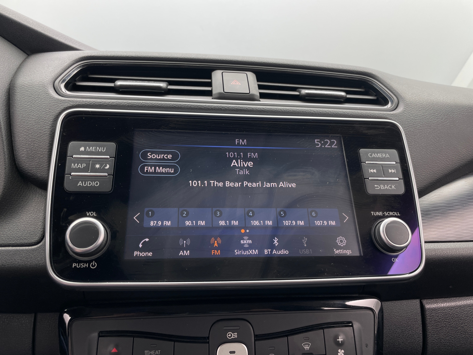 Thumbnail: 2023 Nissan Leaf - 4