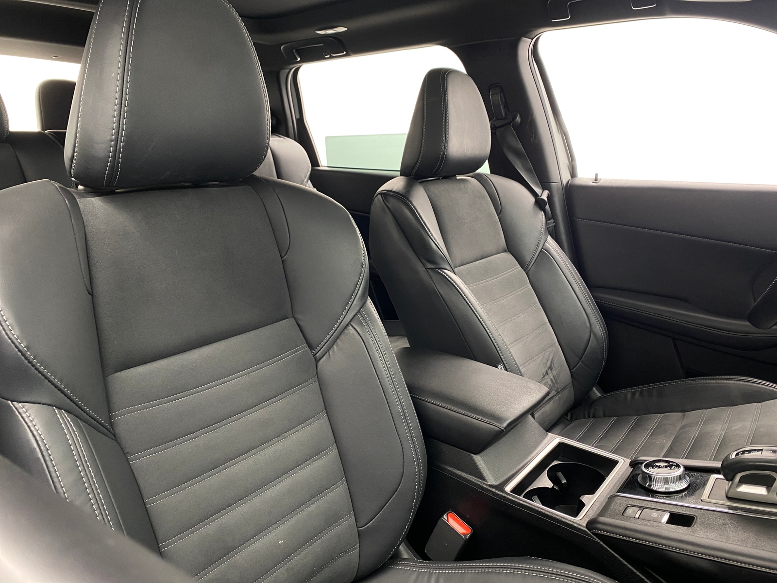 Thumbnail: 2022 Mitsubishi Outlander - 2