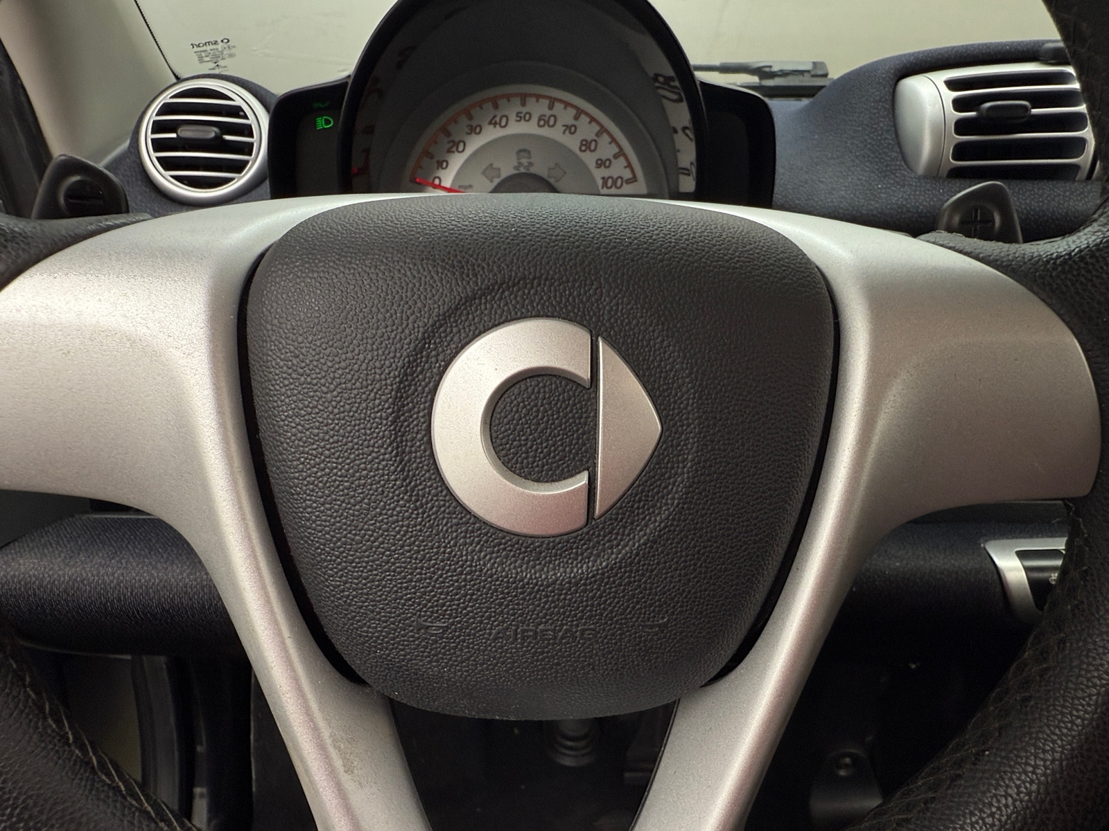 Thumbnail: 2015 smart fortwo - 5