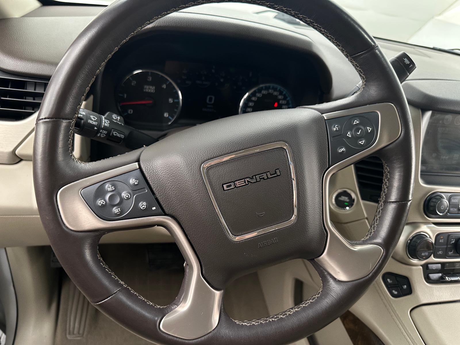 Thumbnail: 2020 GMC Yukon XL - 4