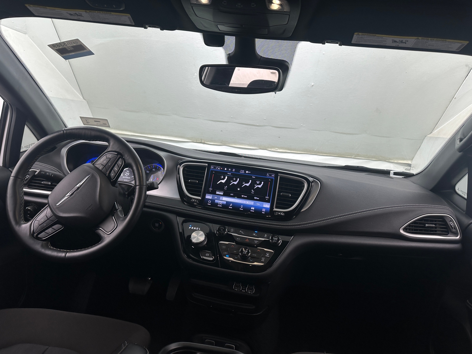 Thumbnail: 2021 Chrysler Pacifica - 3