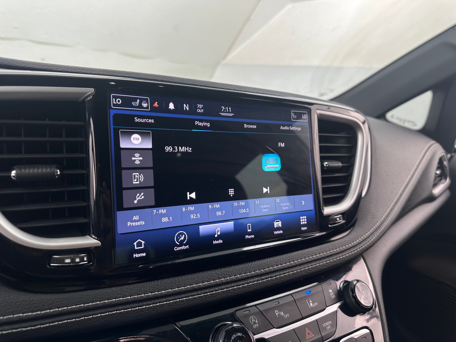 Thumbnail: 2021 Chrysler Pacifica - 4