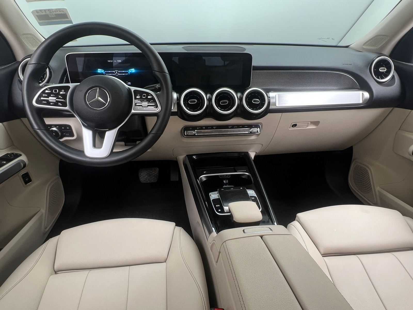 Thumbnail: 2020 Mercedes-Benz GLB - 2