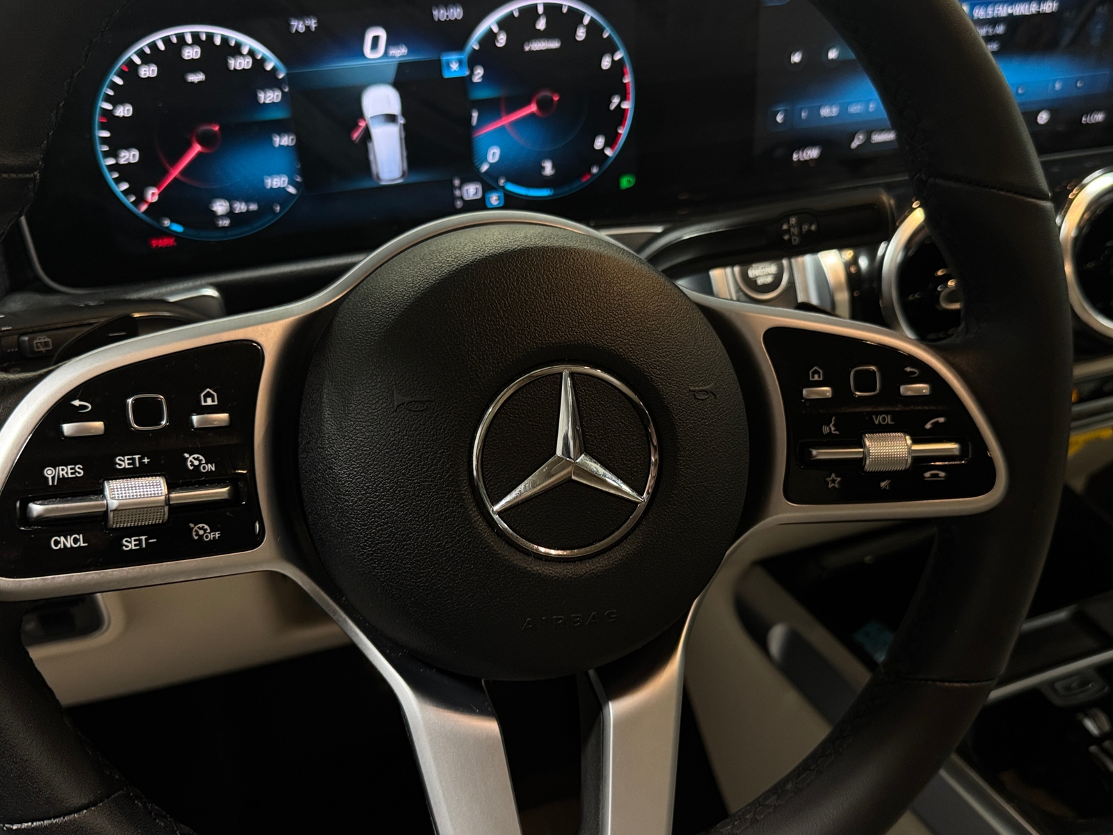 Thumbnail: 2020 Mercedes-Benz GLB - 4
