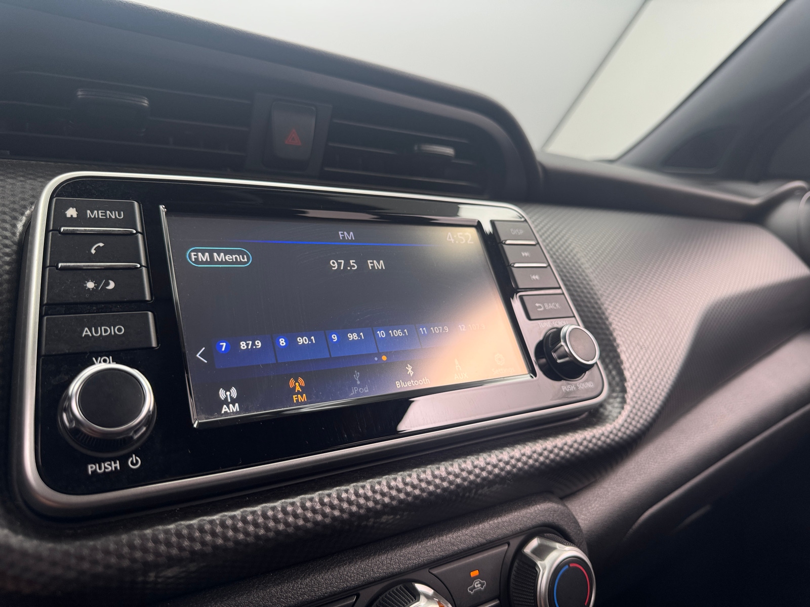 Thumbnail: 2020 Nissan Kicks - 4