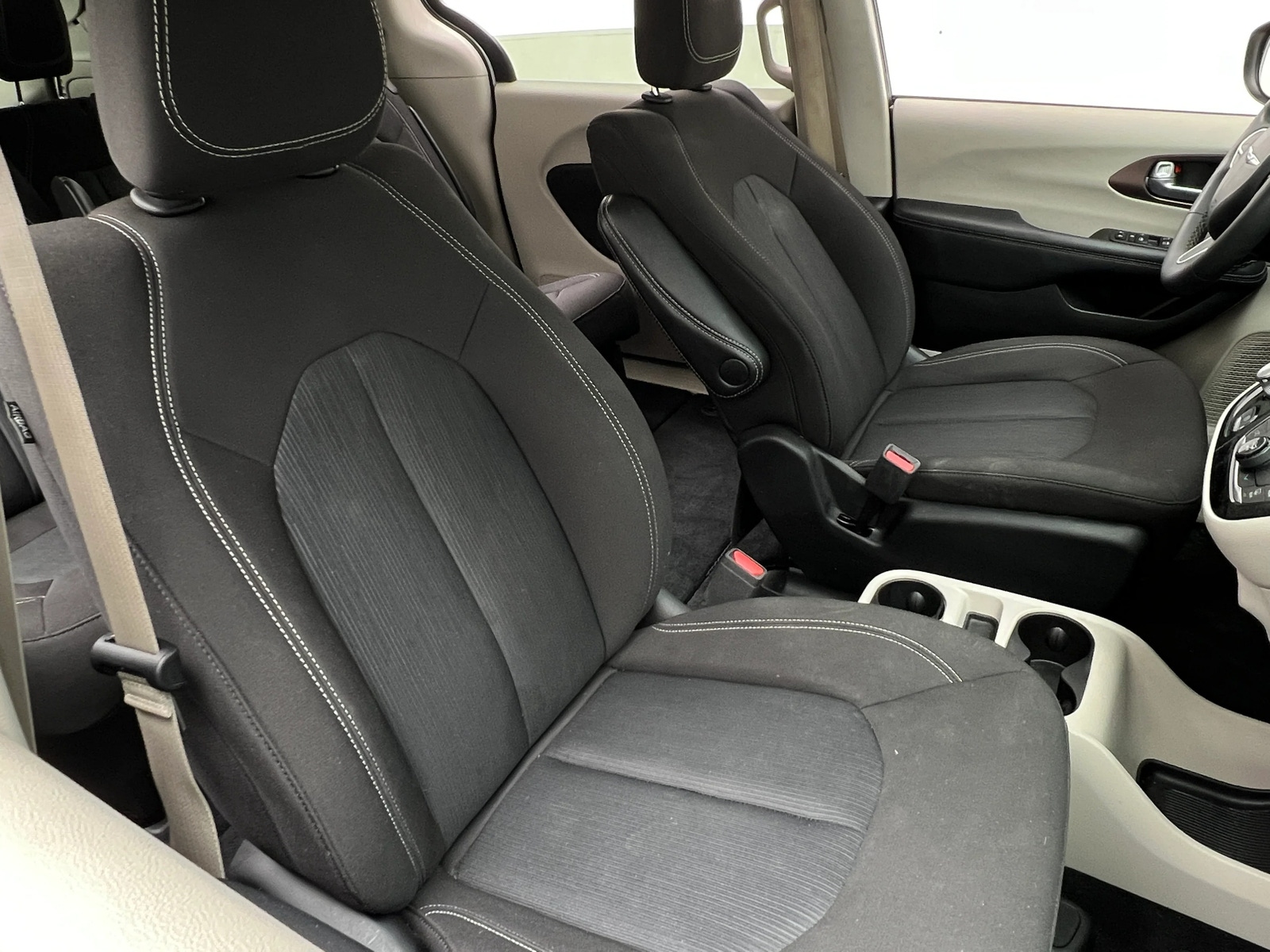 Thumbnail: 2023 Chrysler Voyager - 2