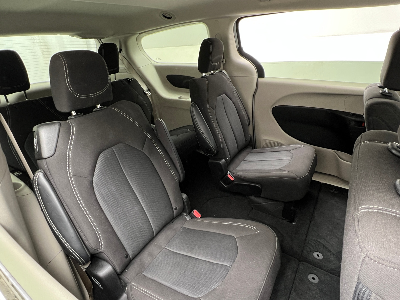 Thumbnail: 2023 Chrysler Voyager - 6