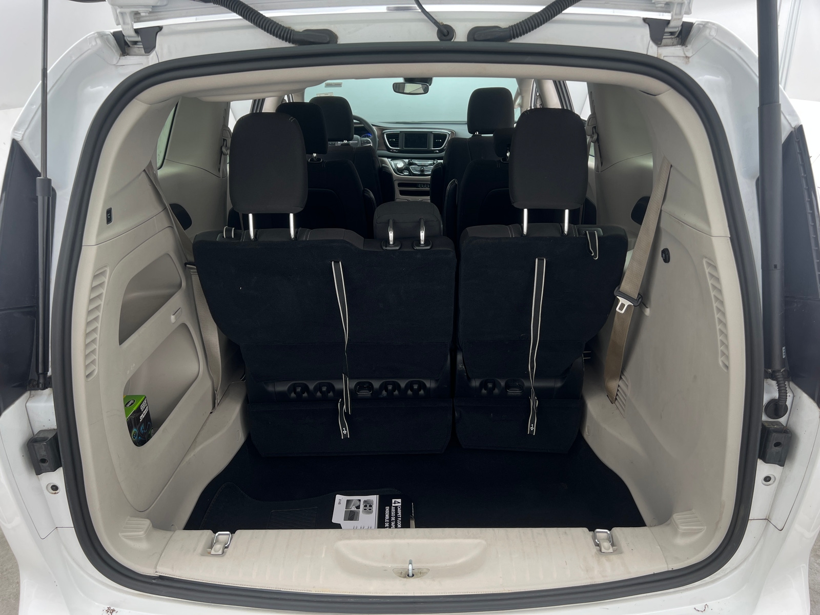 Thumbnail: 2023 Chrysler Voyager - 7