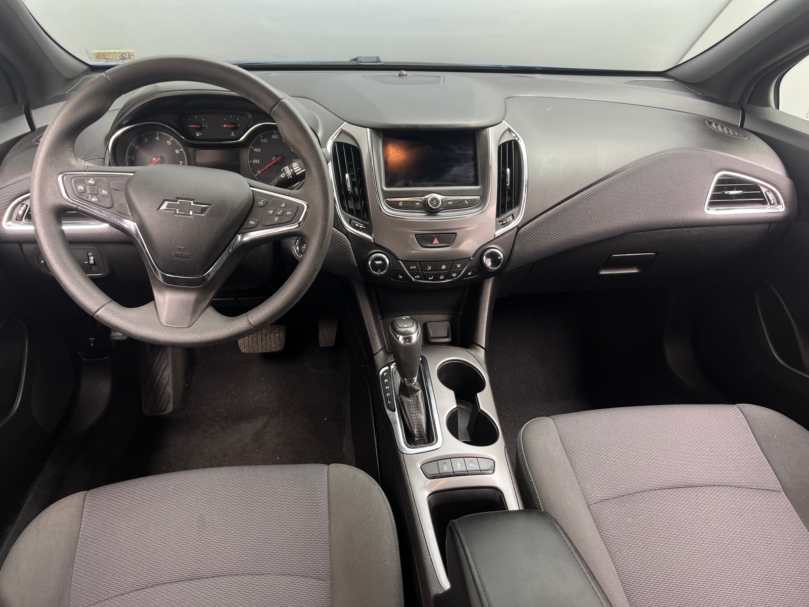 Thumbnail: 2019 Chevrolet Cruze - 3