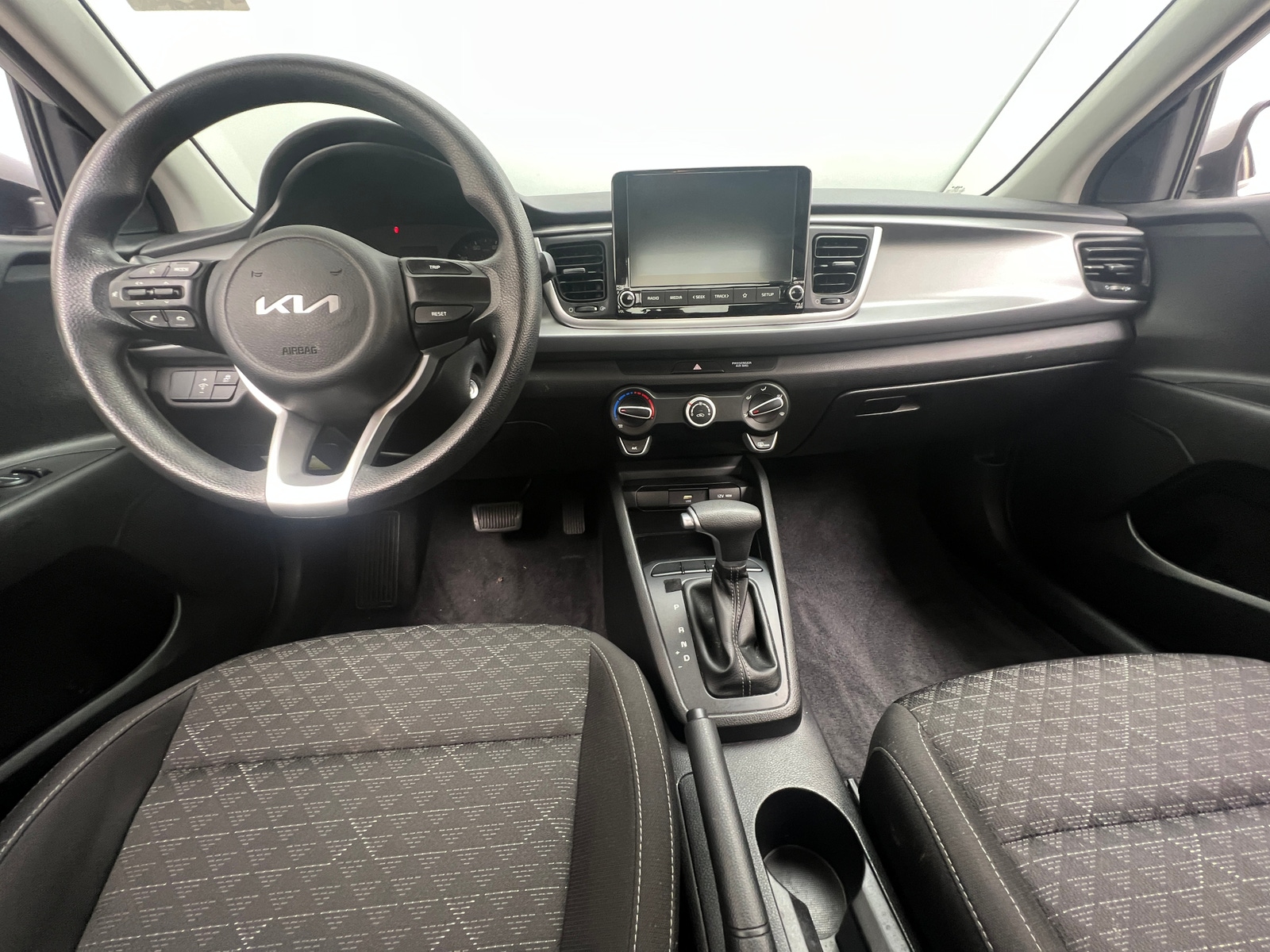 Thumbnail: 2023 Kia Rio - 3