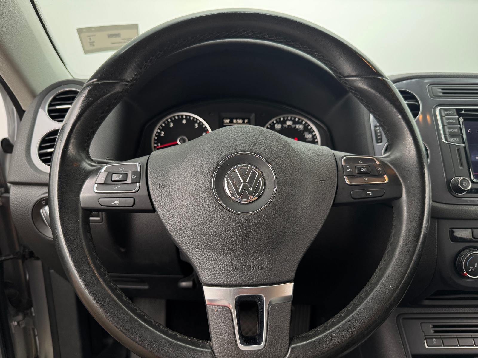 Thumbnail: 2017 Volkswagen Tiguan - 4