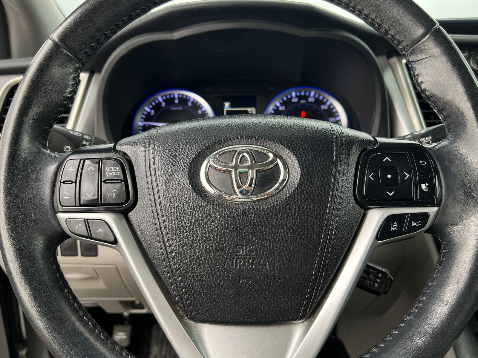 Thumbnail: 2018 Toyota Highlander - 4