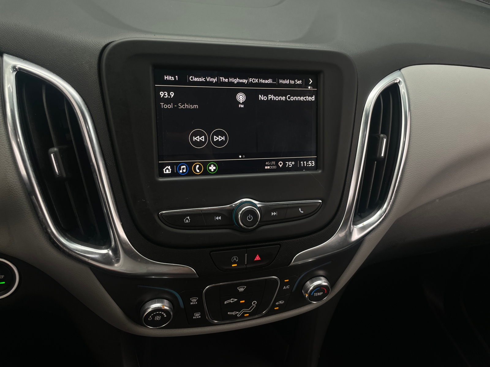 Thumbnail: 2022 Chevrolet Equinox - 4