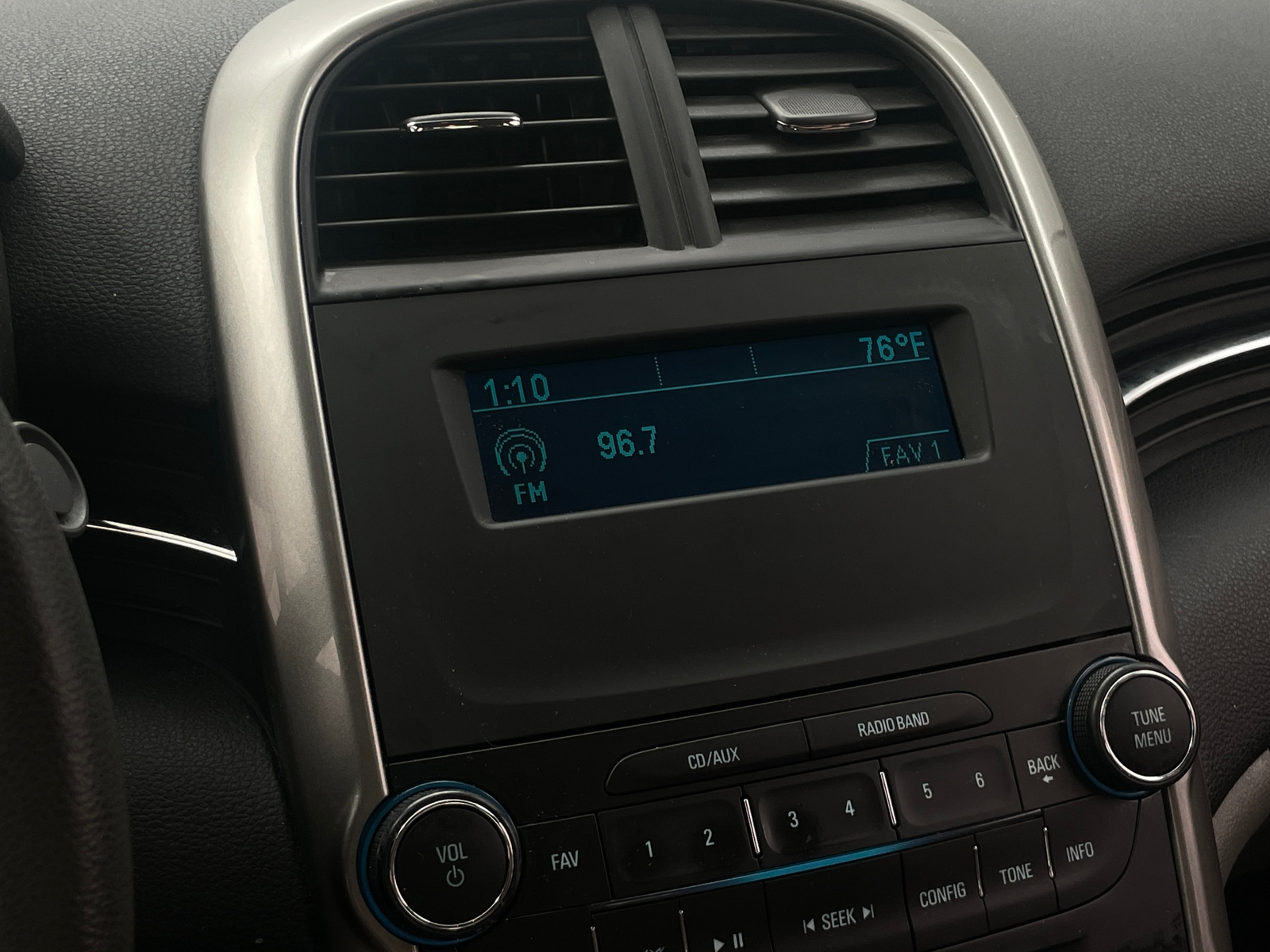 Thumbnail: 2015 Chevrolet Malibu - 4