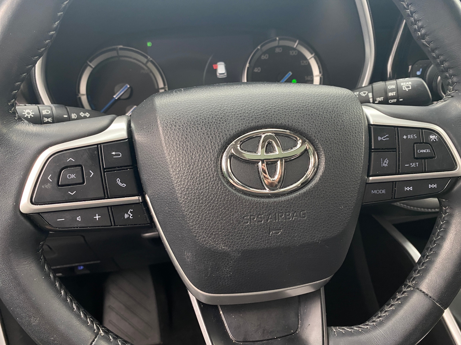 Thumbnail: 2022 Toyota Highlander - 4
