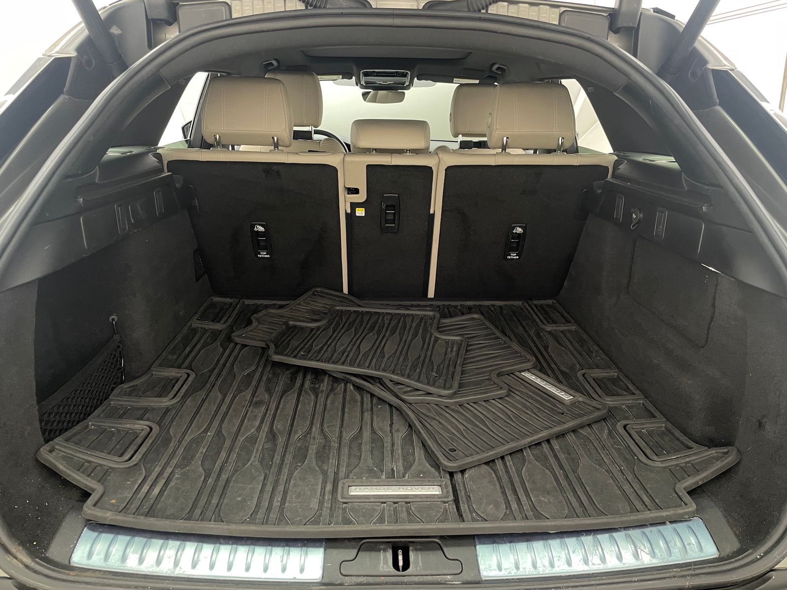 Thumbnail: 2021 Land Rover Range Rover Velar - 6