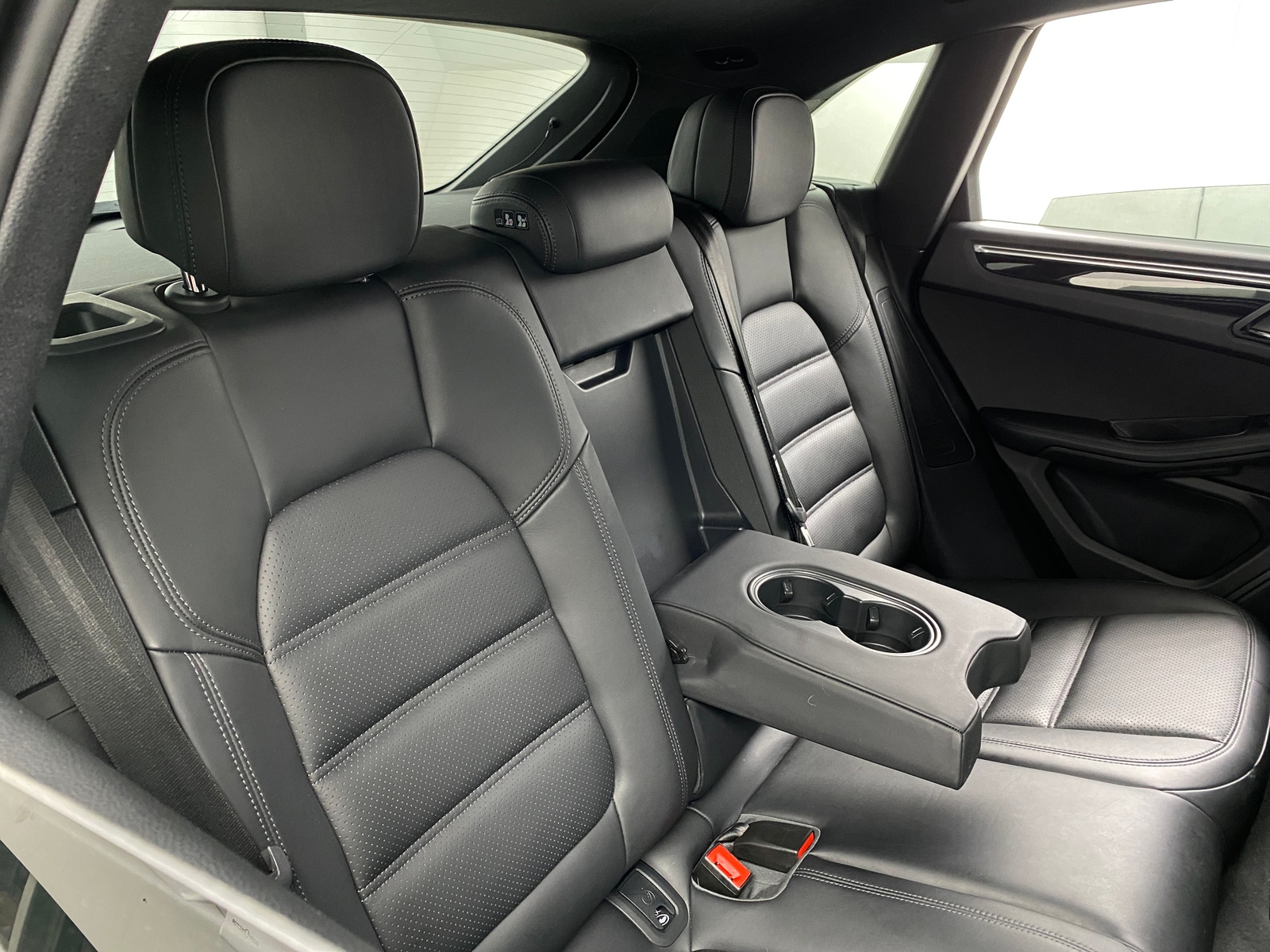 Thumbnail: 2019 Porsche Macan - 5