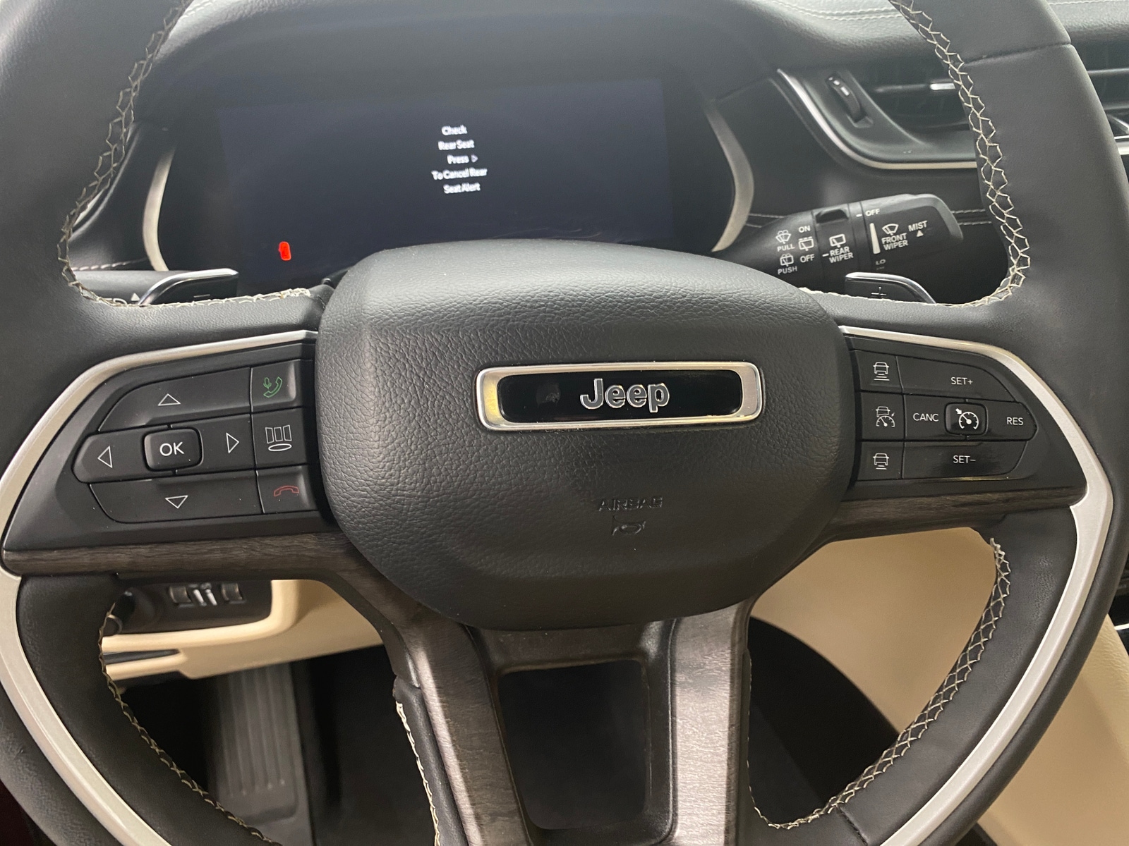 Thumbnail: 2023 Jeep Grand Cherokee L - 4