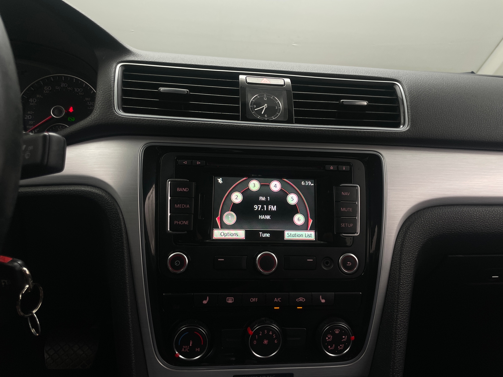 Thumbnail: 2013 Volkswagen Passat - 3
