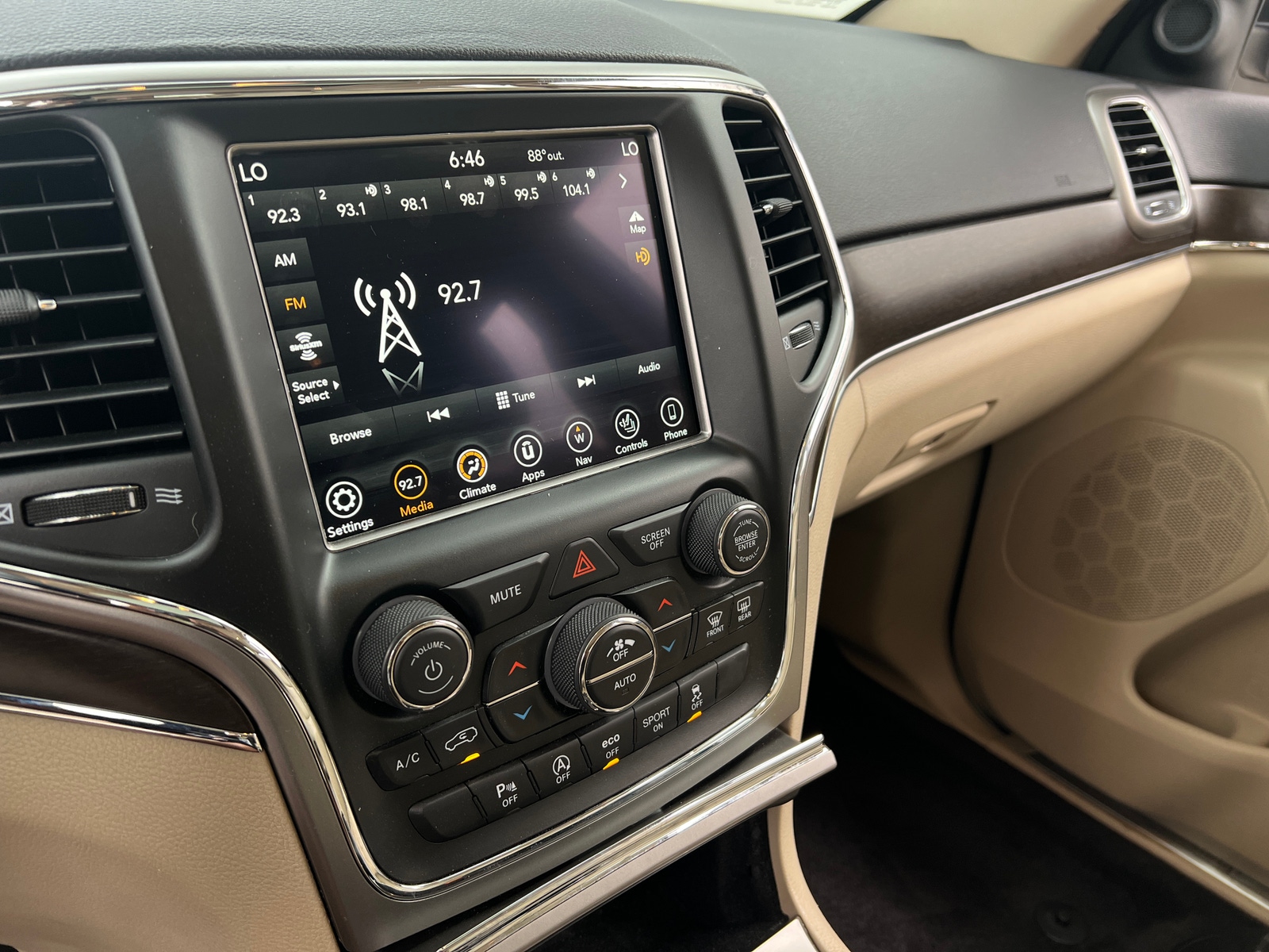 Thumbnail: 2018 Jeep Grand Cherokee - 3