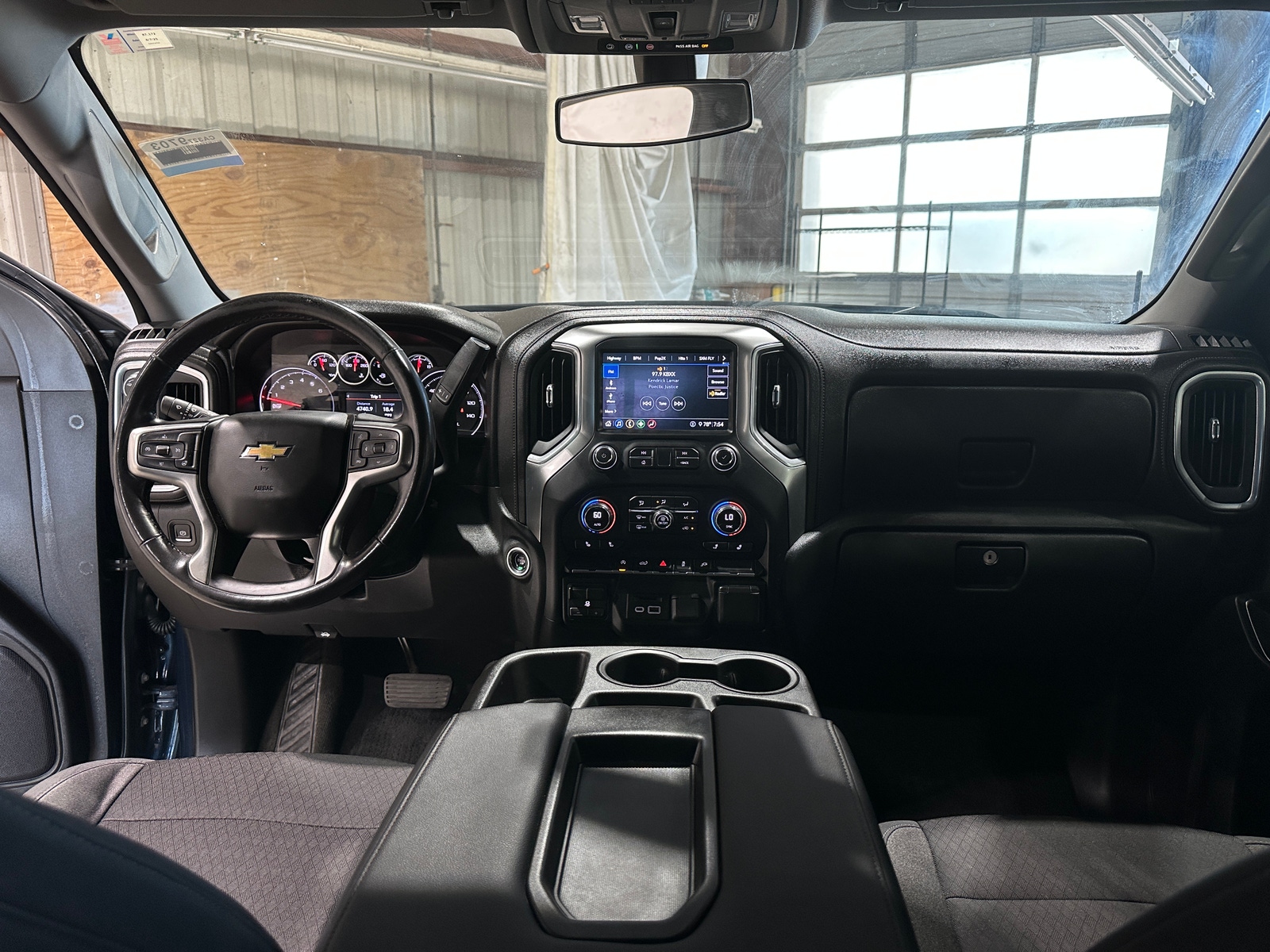 Thumbnail: 2020 Chevrolet Silverado 1500 - 3